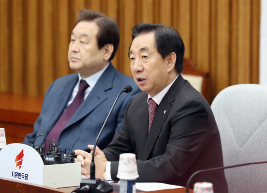 김성태 자유한국당 원내대표가 21일 오전 국회에서 열린 원내전략 수립을 위한 중진의원-상임ㆍ특위위원장 연석회의에서 발언하고 있다. 연합뉴스